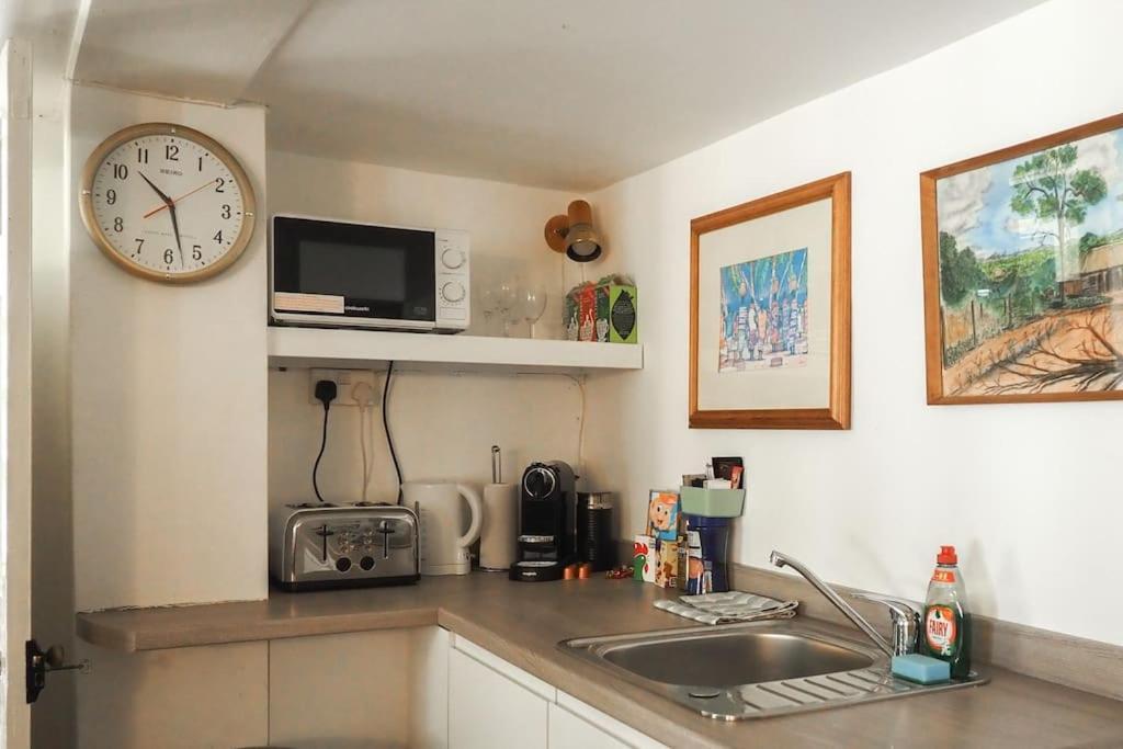 Landford'S Cottage, Your Retreat! 外观 照片