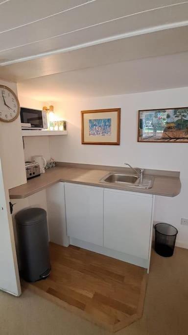 Landford'S Cottage, Your Retreat! 外观 照片