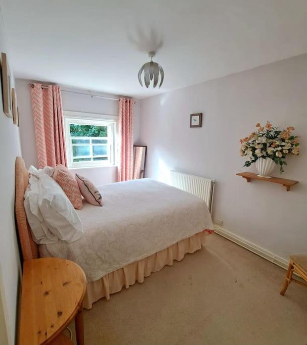 Landford'S Cottage, Your Retreat! 外观 照片