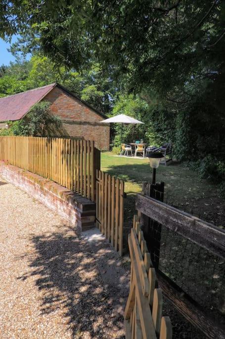Landford'S Cottage, Your Retreat! 外观 照片