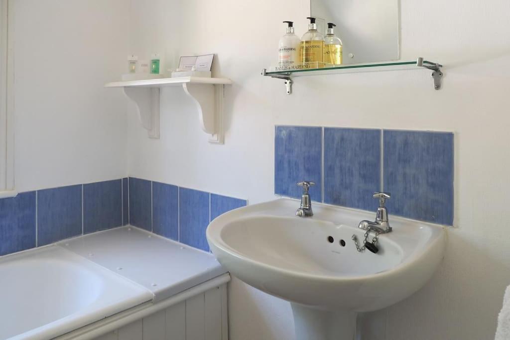 Landford'S Cottage, Your Retreat! 外观 照片