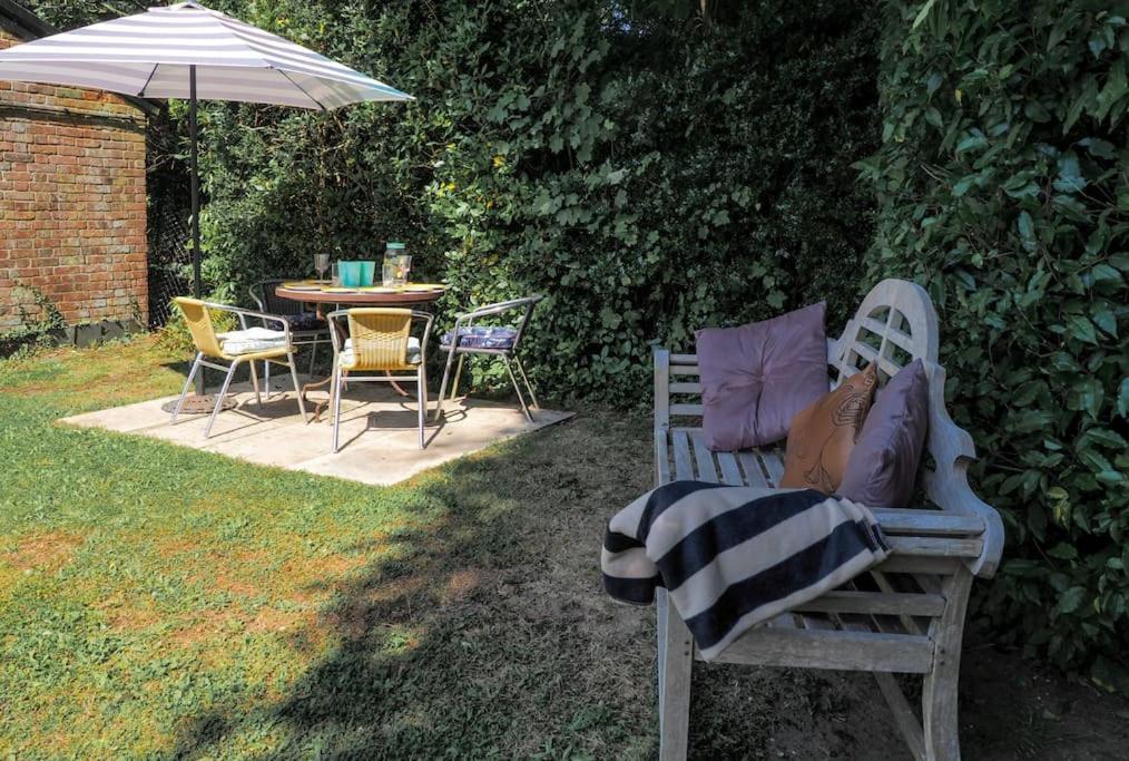 Landford'S Cottage, Your Retreat! 外观 照片